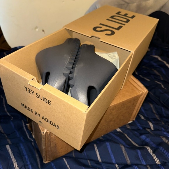 🔥 Yeezy Slides – Slate Grey (Size 10) 🔥 - Picture 1 of 6